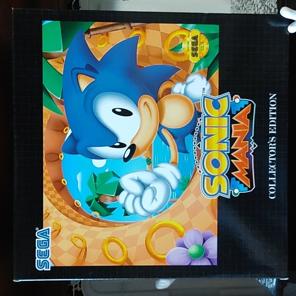 Sega collector statue in display box - Picture 2 of 4